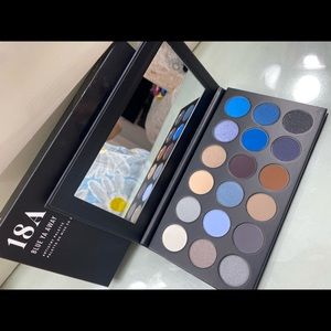 18A Morphe Pallet